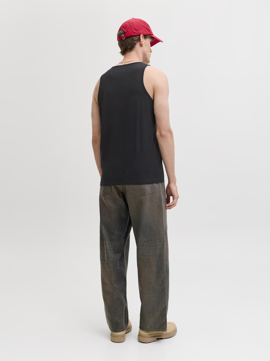 model_shot-back